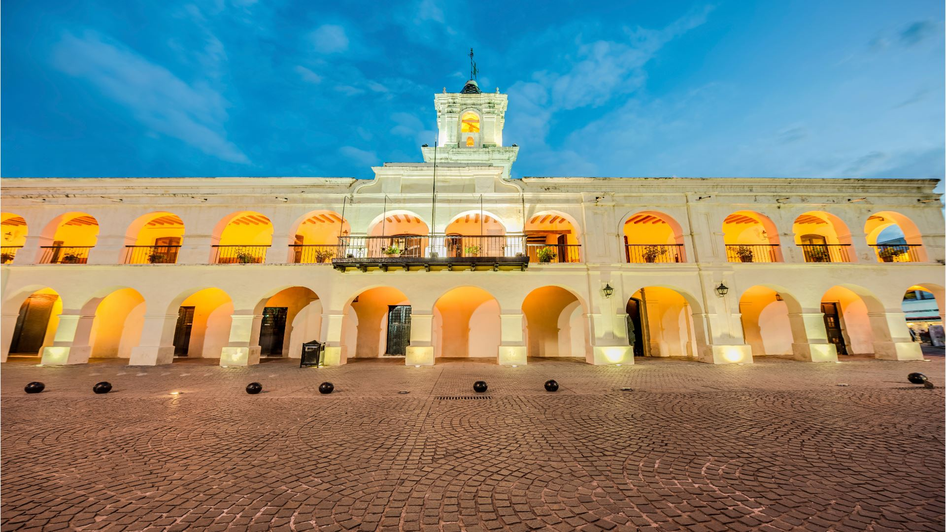 Iluminación del Cabildo en conmemoración del Día Internacional de la Parálisis Cerebral.