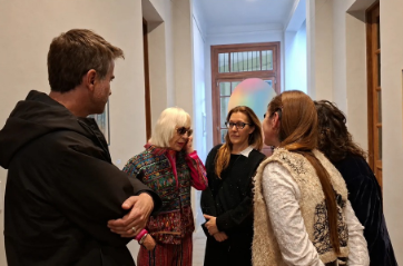 Charla y Cierre de la Muestra "La Distancia Adecuada”.
